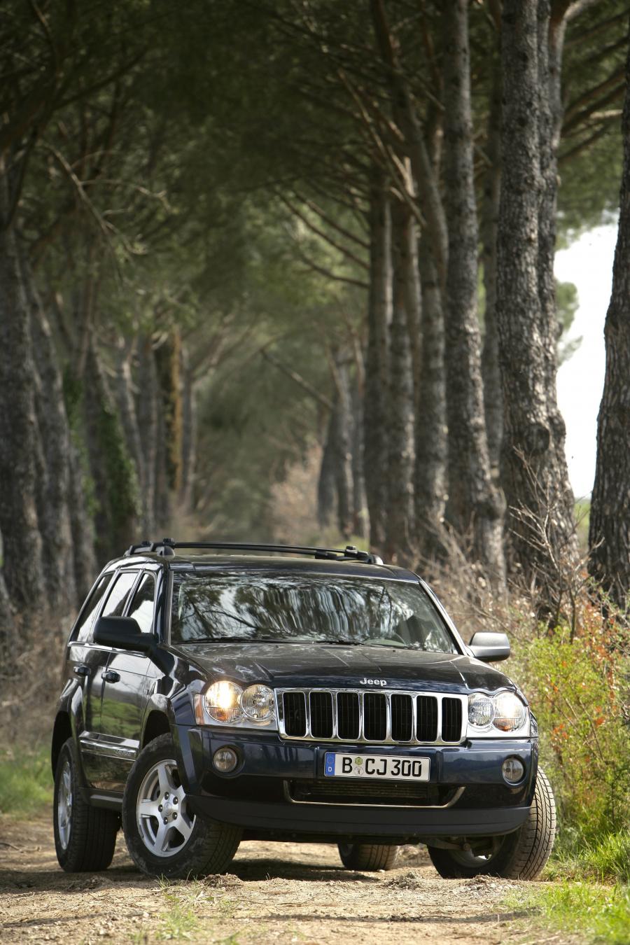  Jeep Grand Cherokee 2005 года  (фото 35 из 133)